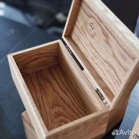 Деревянная шкатулка