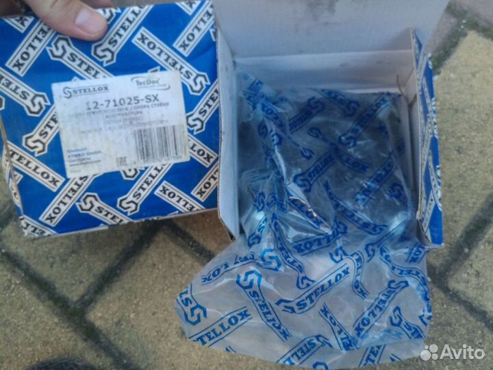 Опоры передней стойки