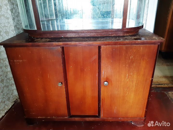 Сервант выпуска конца 1950-х годов