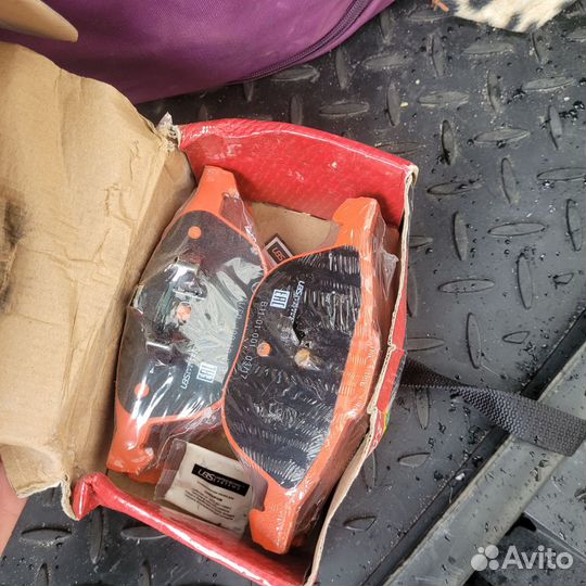 Тормозные колодки на Volvo s40