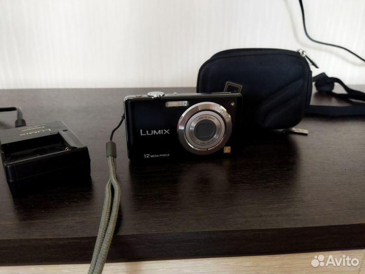 Продаю фотоаппарат Lumix