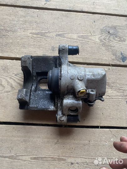 Суппорт задний левый ford focus 2