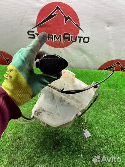 Бачок стеклоомывателя Toyota Passo KGC10