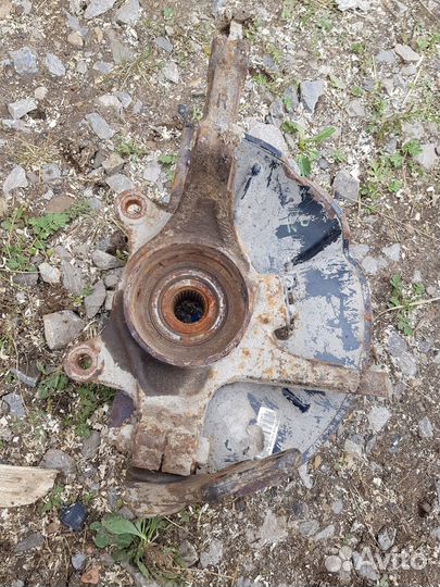 Kia Sportage 3 кулак передний правый