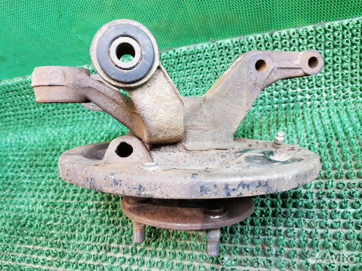 Кулак цапфа задний левый Suzuki Liana ER M16A