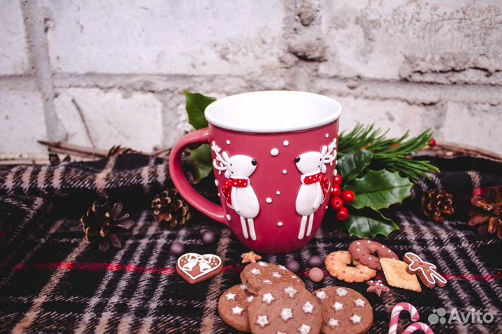 Кружка с украшением из полимерной глины с оленями