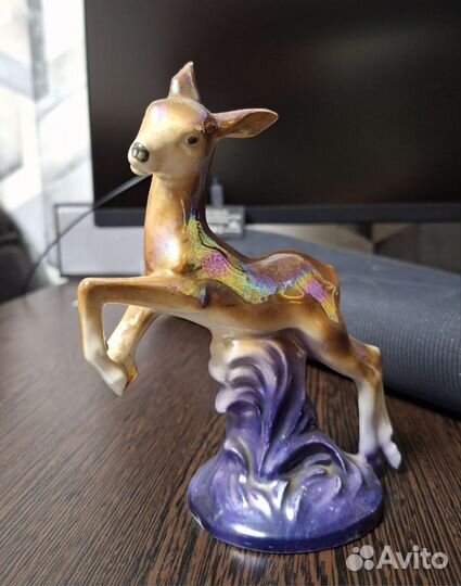 Фарфоровая статуэтка олененок