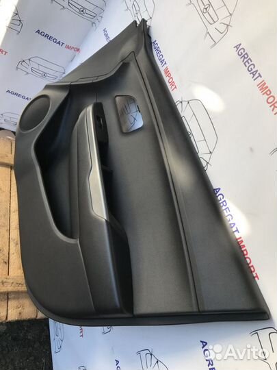 Обшивка передней правой двери Kia Rio 3