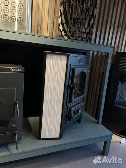 Камин на дровах