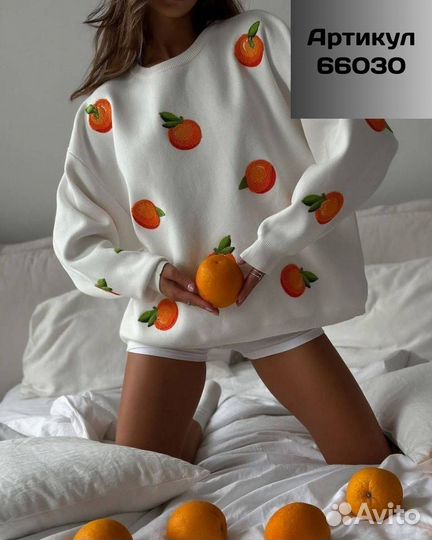 Яркий свитер