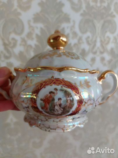 Заварочный чайник,сахарница