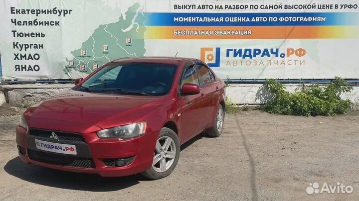 Ручка двери задняя наружная левая Mitsubishi Lance