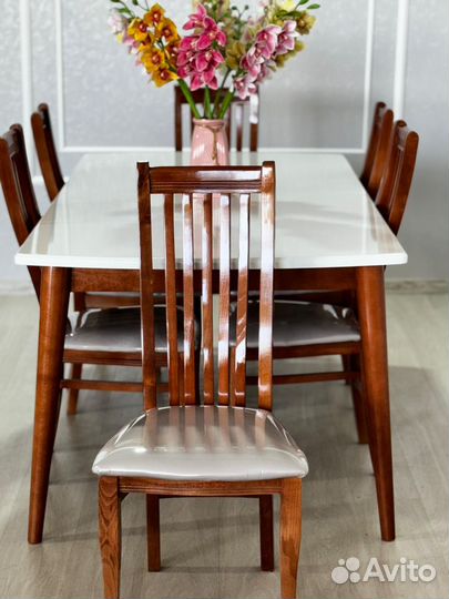 Стол и стулья