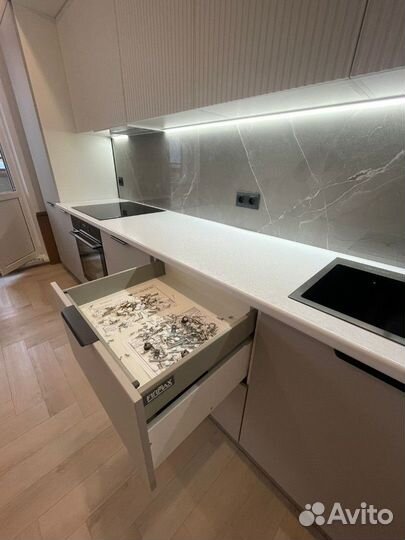 Кухня в потолок