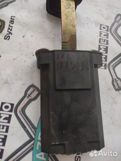 Ограничитель двери передний правый Mercedes W210