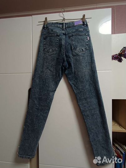 Джинсовая куртка и джинсы