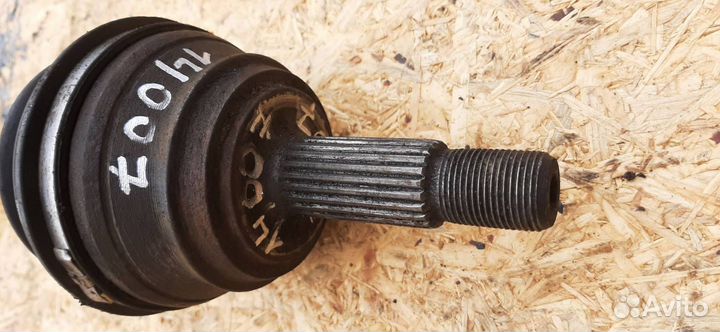 Полуось передняя левая Volkswagen Passat B4 1996