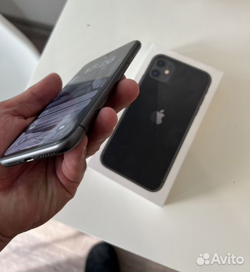 Телефон iPhone 11 64gb