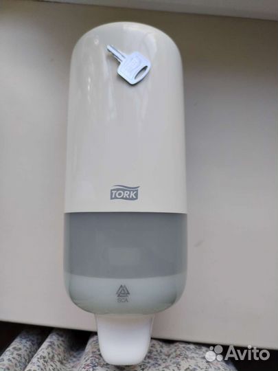 Диспенсер для жидкого мыла Тоrk, уже с мылом, s1