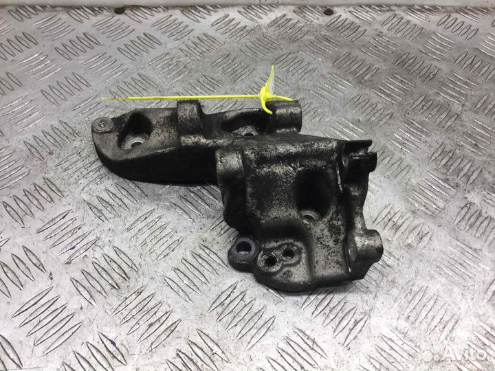 Кронштейн двигателя Peugeot 206 9641715580 8HX