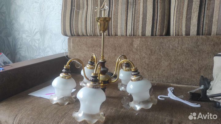 Люстра с плафонами