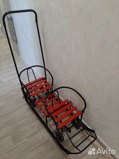 Санки для двойни, погодок