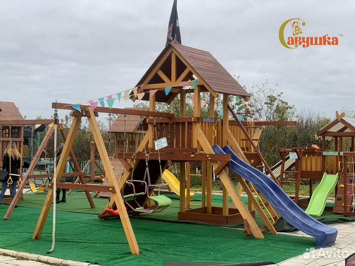 Детский комплекс с горкой и качелями