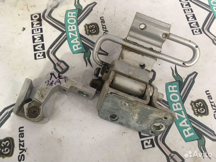 Петли задней левой двери Volkswagen Passat B5