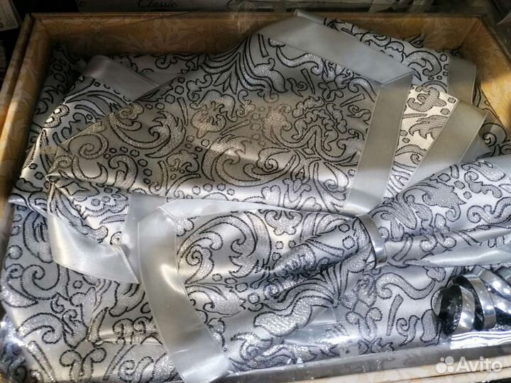 Скатерть столовая с салфетками и кольцами для салф