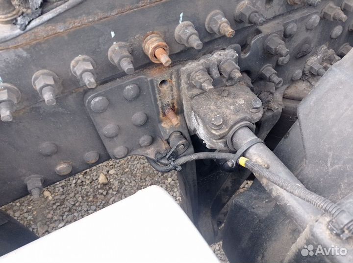 Кронштейн реактивной тяги левый Volvo FH