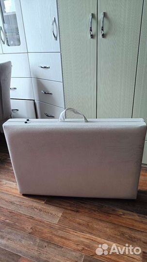 Массажная кушетка с вырезом и подушкой