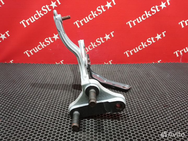 Кронштейн бампера левый 2018г. Scania 6-series