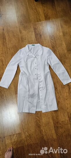 Медицинские халаты и костюмы