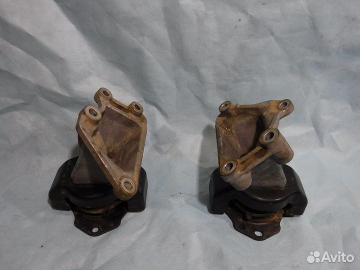 Подушка двигателя правая левая Pajero 3 4 Паджеро