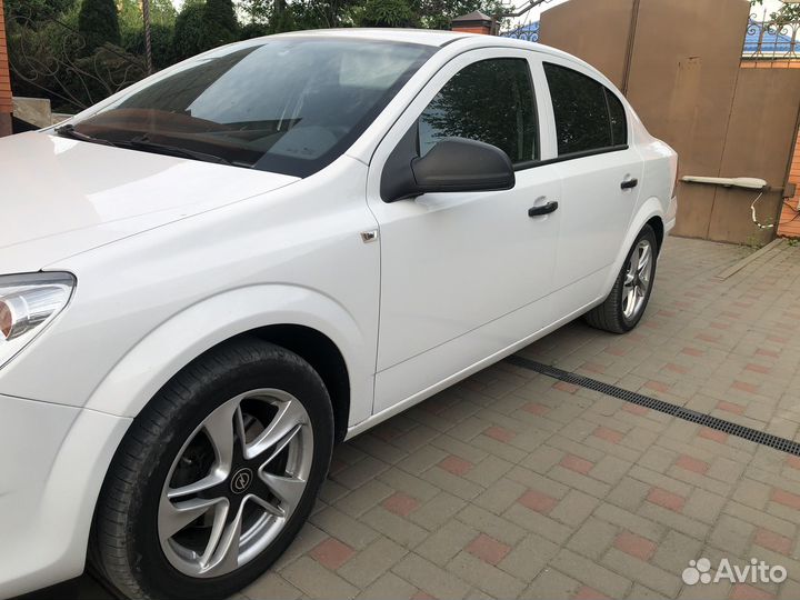 Opel Astra 1.6 МТ, 2010, 198 000 км