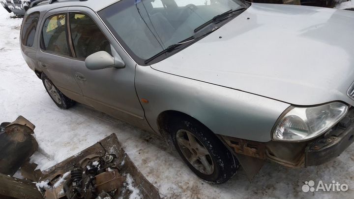 Запчасти для Kia Clarus универсал, 1999 год