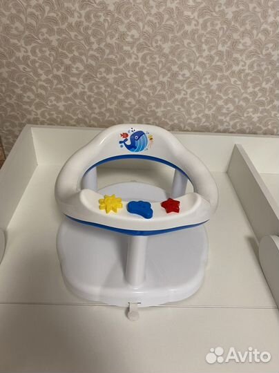 Стульчик и круг на шею для купания малыша
