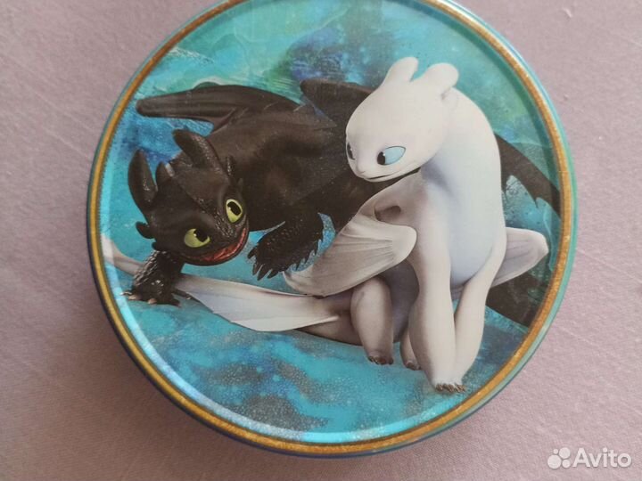 Железные коробочки из под сладостей