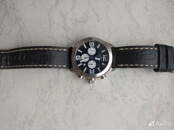 Часы invicta