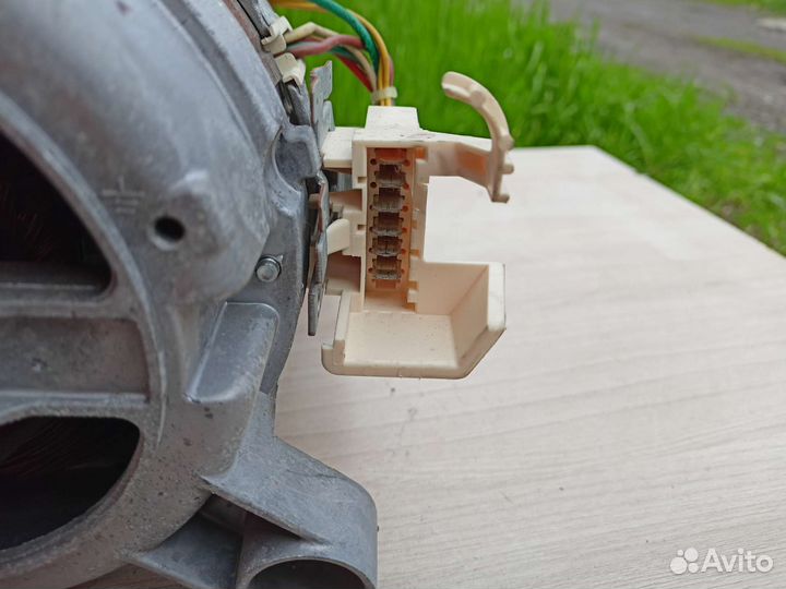 Двигатель с вертикальной загрузкой Zanussi ZWY180