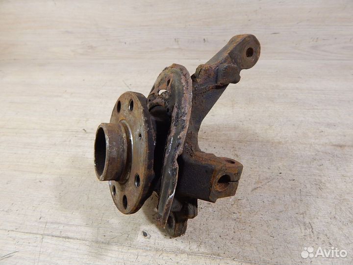 Кулак поворотный передний левый Opel Combo C