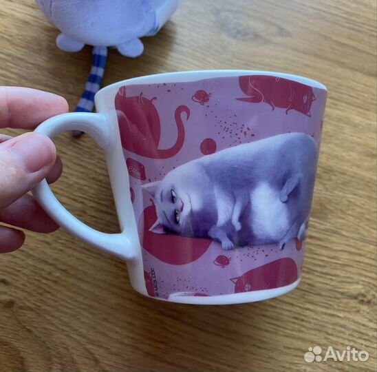 Керамическая кружка с игрушкой