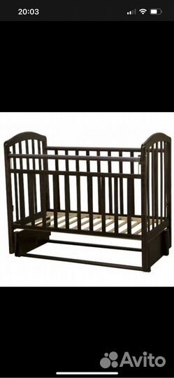 Детская кроватка с маятником