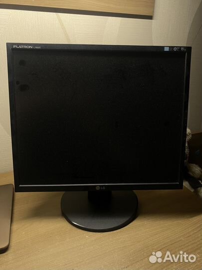 Монитор LG Flatron L1952S