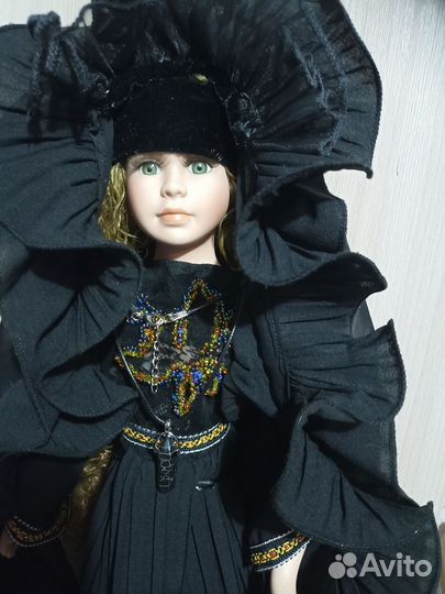 Кукла фарфоровая большая 
