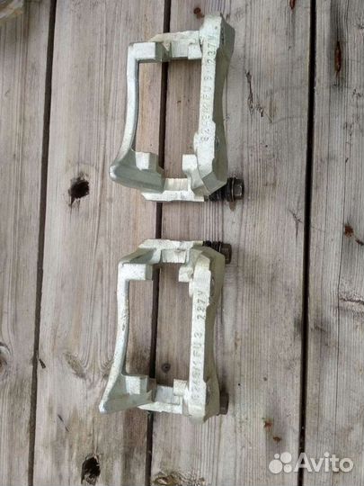 Скоба суппорта под вентилируемые диски