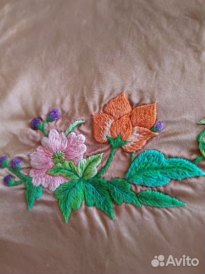 Покрывало шелковое с вышивкой бу