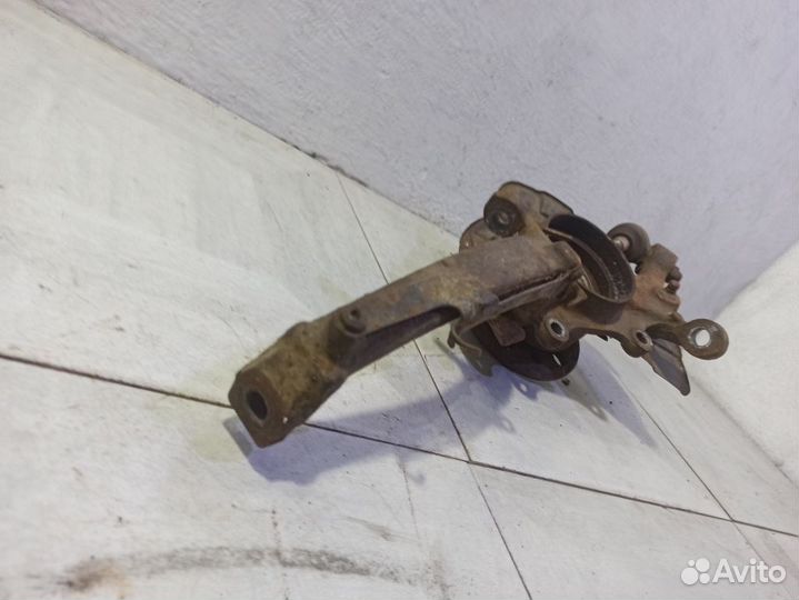 Кулак передний левый