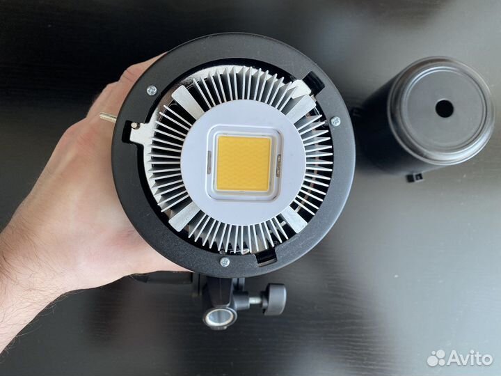 Студийный свет моноблок Godox SL60W