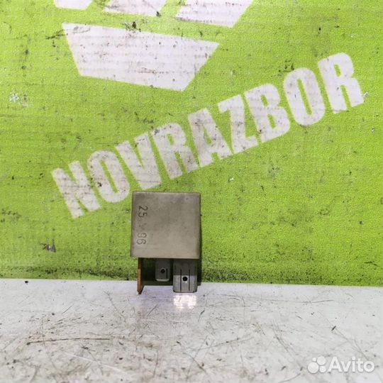 Реле топливного насоса Фольксваген Гольф 3 Венто